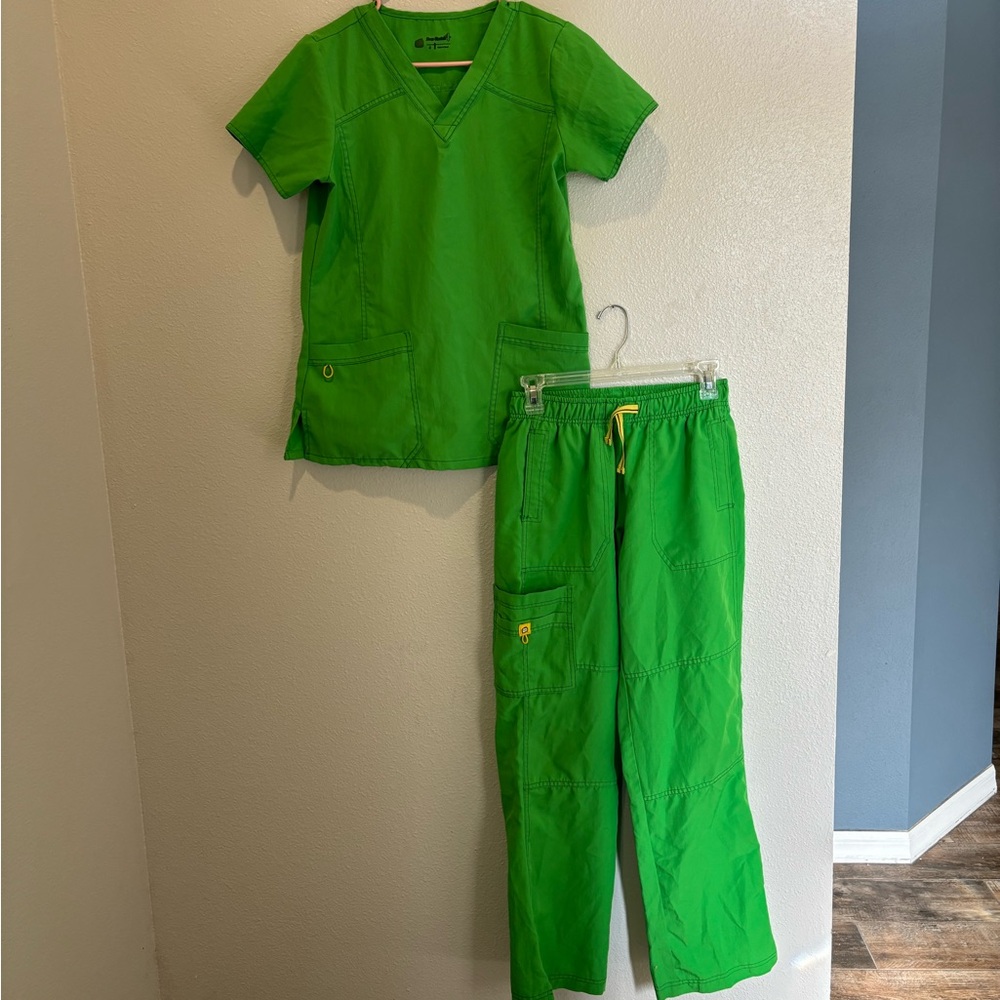 Wonder Wink Scrubs
